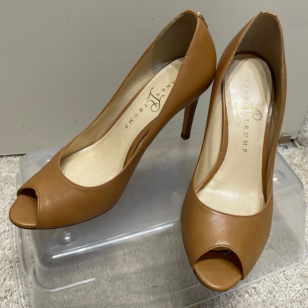 Ivanka Trump 7.5M open toe pumps